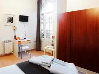 La Isla Hostal Barcelona Guest house