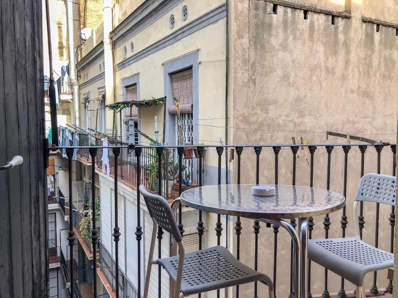 Guest house La Isla Hostal Barcelona