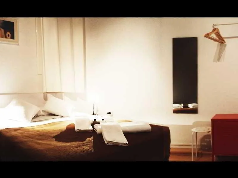 La Isla Hostal Barselona 2*,  İspanya