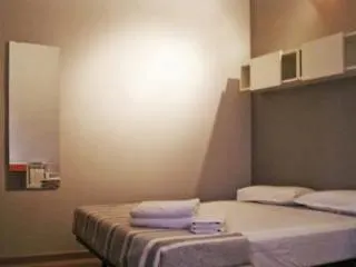 Konukevi La Isla Hostal Barselona