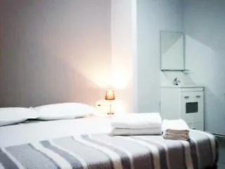 Konukevi La Isla Hostal Barselona