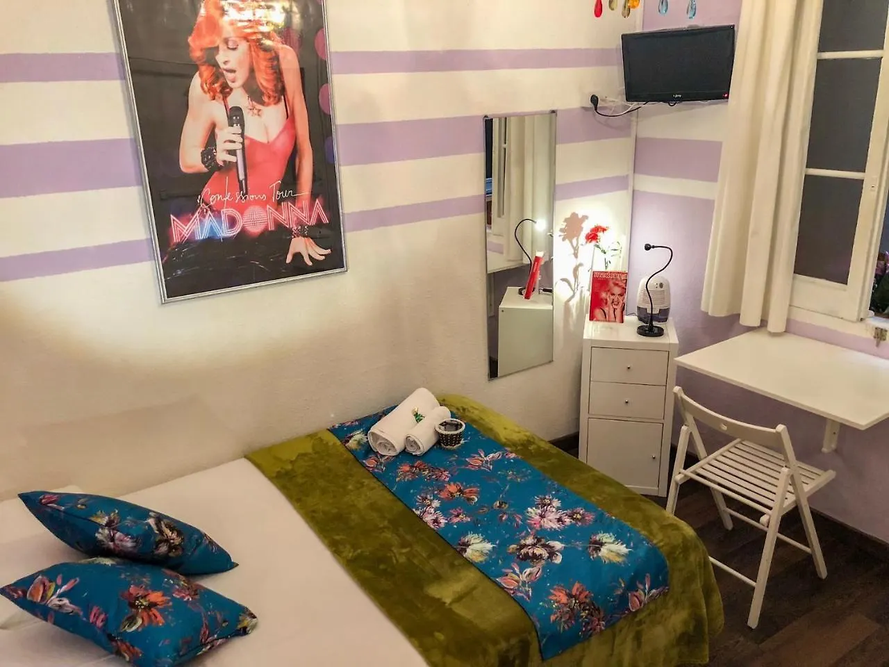 La Isla Hostal Barselona