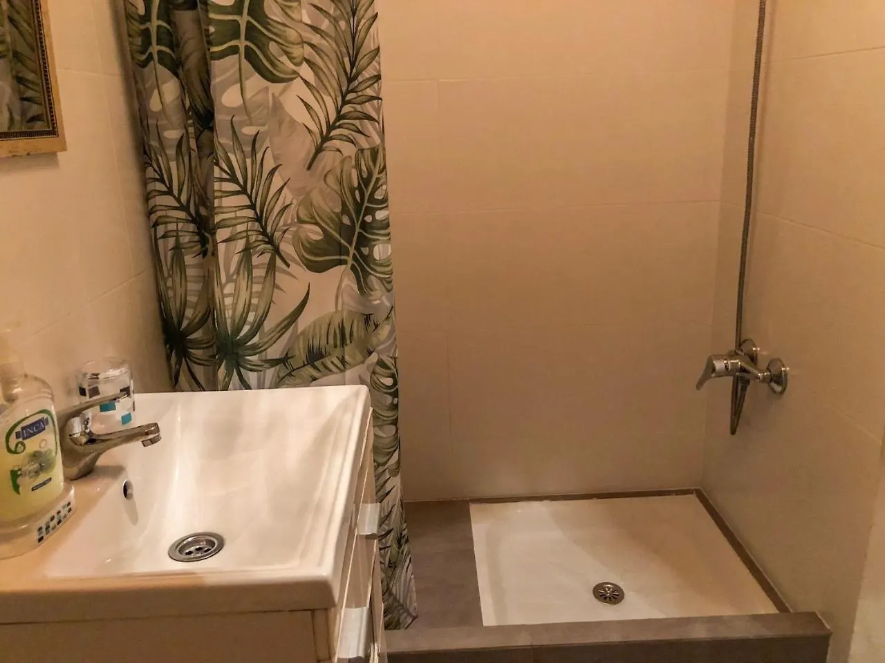 La Isla Hostal Barcelona
