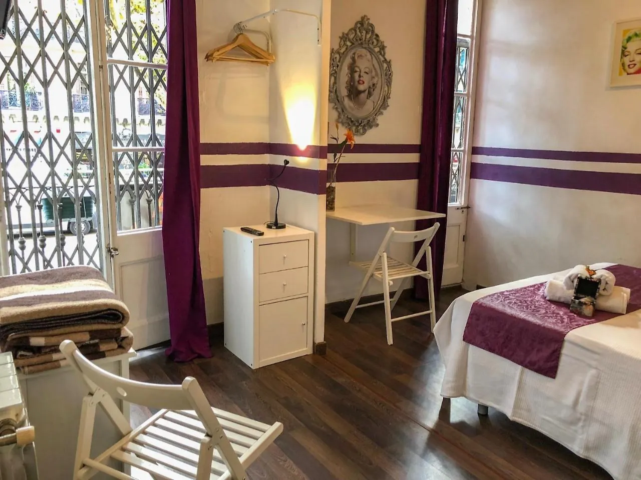 La Isla Hostal Barcelona Pensión