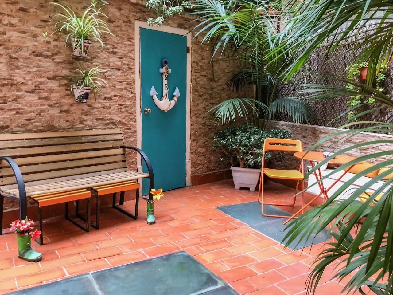 La Isla Hostal Barselona 2*,