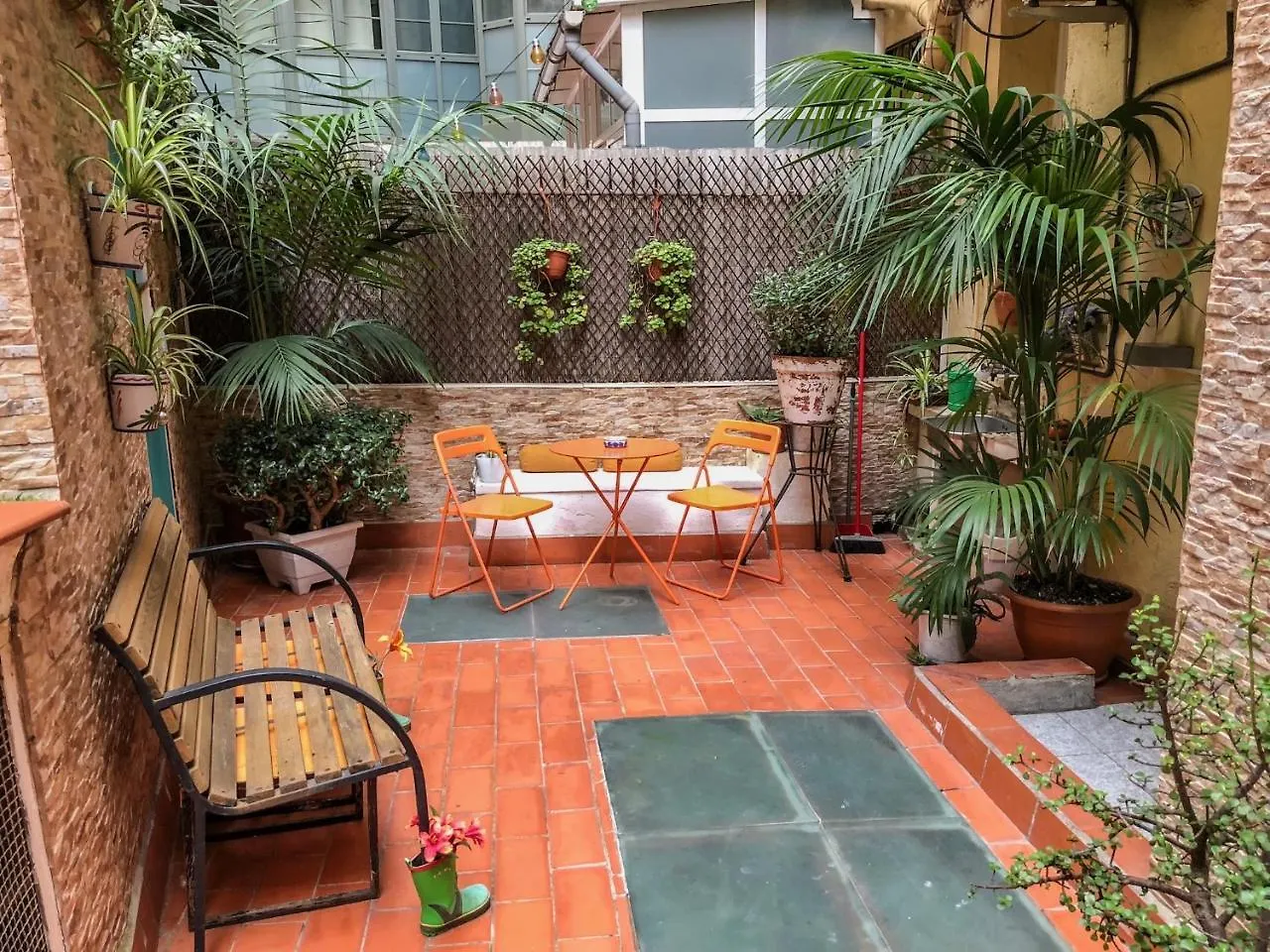 La Isla Hostal Barcelona