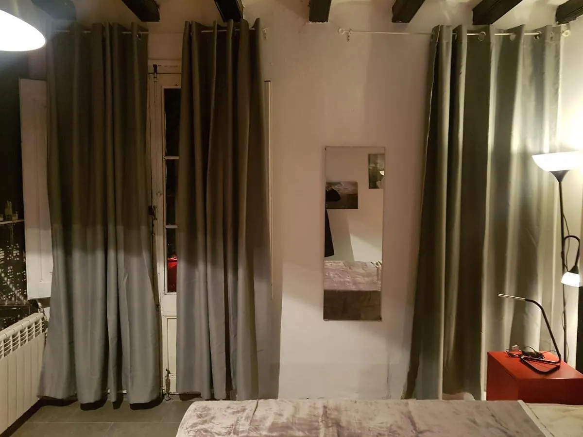 La Isla Hostal Barselona Konukevi